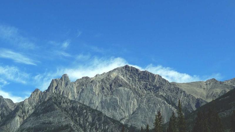 短剧角色对峙场景